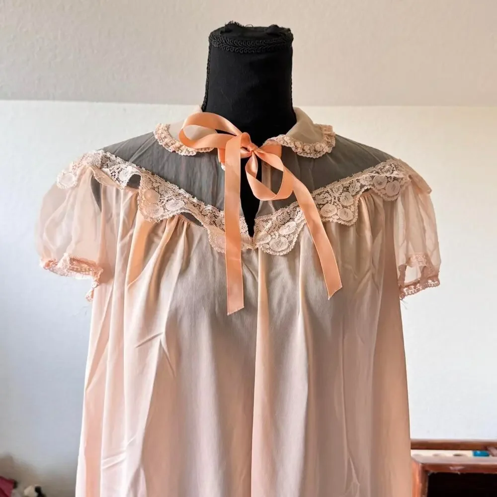 Vintage 60s peachy coral satin night robe house coat sz‎ m cottagecore romantic
